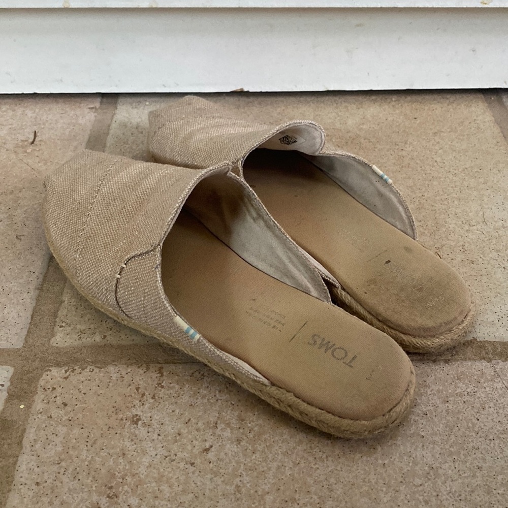 TOMS Rose Gold Metallic Woven Women’s Nova Slip-Ons, 7.5